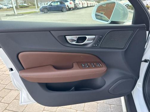 Crystal White Pearl 2026 Volvo V60 Cross Country B5 Ultra
