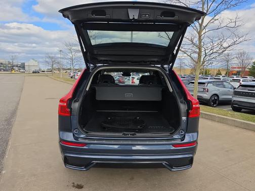 2023 Volvo XC60 B5 Plus Dark Theme