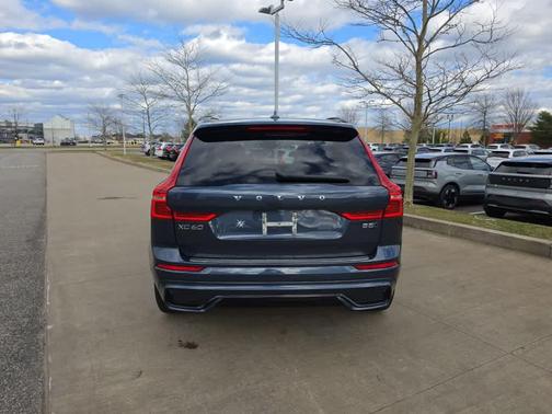 2023 Volvo XC60 B5 Plus Dark Theme