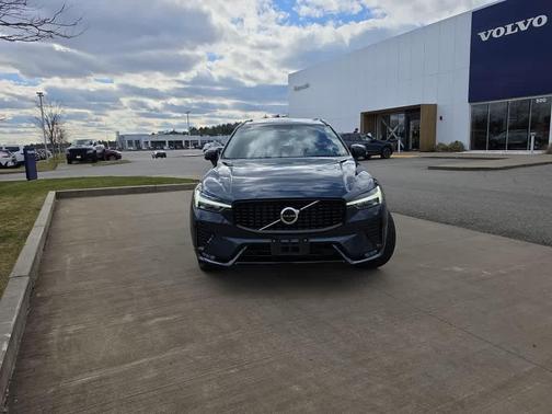 2023 Volvo XC60 B5 Plus Dark Theme