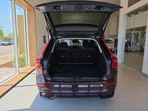 Mulberry Metallic 2026 Volvo XC60 B5 Plus