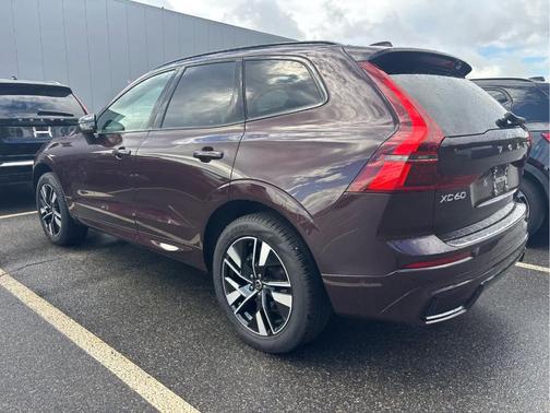Mulberry Metallic 2026 Volvo XC60 B5 Plus