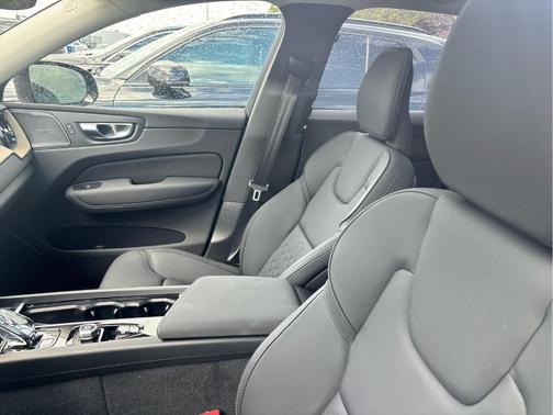 Mulberry Metallic 2026 Volvo XC60 B5 Plus