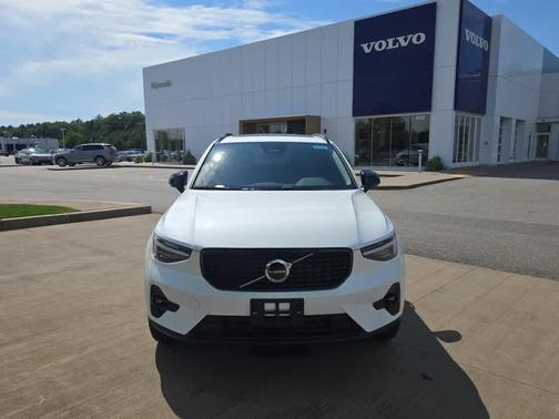 2026 Volvo XC40 PLUS