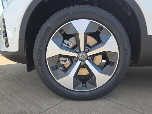 2026 Volvo XC40 PLUS