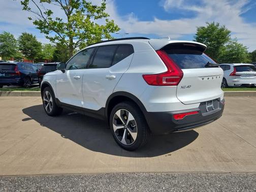 2026 Volvo XC40 PLUS