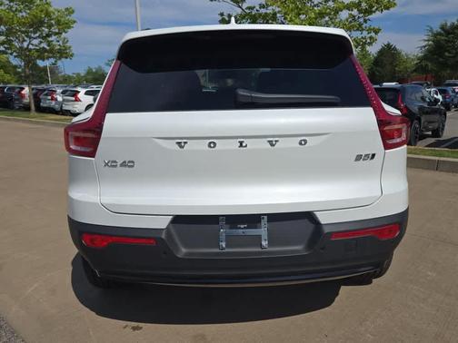 2026 Volvo XC40 PLUS