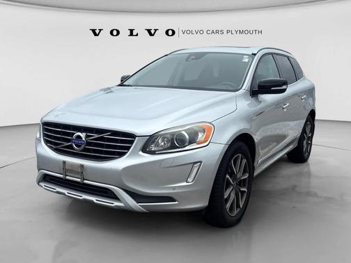 Bright Silver Metallic 2017 Volvo XC60 T6 Dynamic