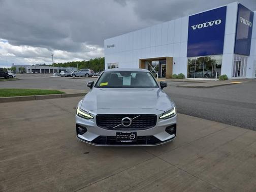 2022 Volvo S60 B5 Momentum