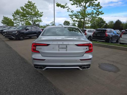 2022 Volvo S60 B5 Momentum