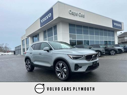 Metallic 2025 Volvo XC40 B5 Plus Bright Theme