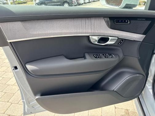 Metallic 2026 Volvo XC90 B6 Ultra 7-Seater