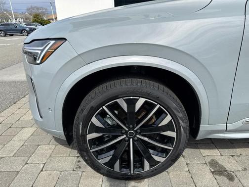 Metallic 2026 Volvo XC90 B6 Ultra 7-Seater