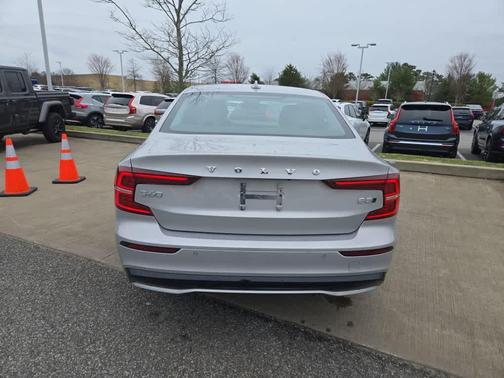 2024 Volvo S60 B5 Core Dark Theme