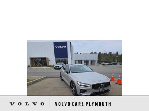 2024 Volvo S60 B5 Core Dark Theme
