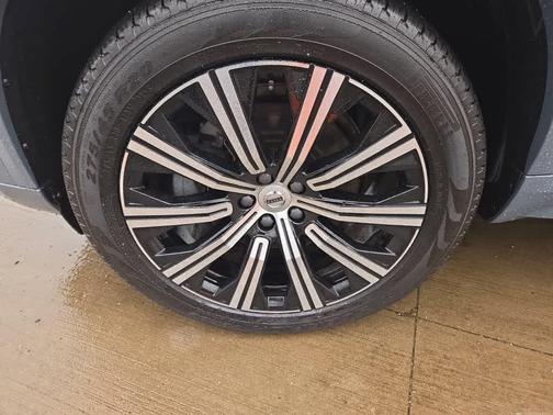 2023 Volvo XC90 B5 Plus