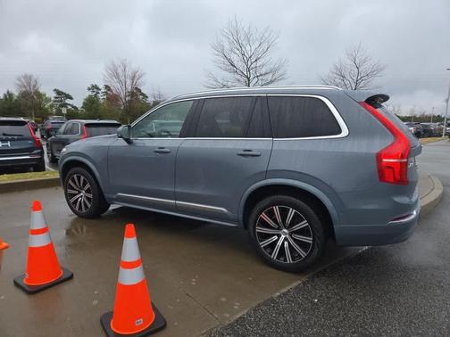 2023 Volvo XC90 B5 Plus