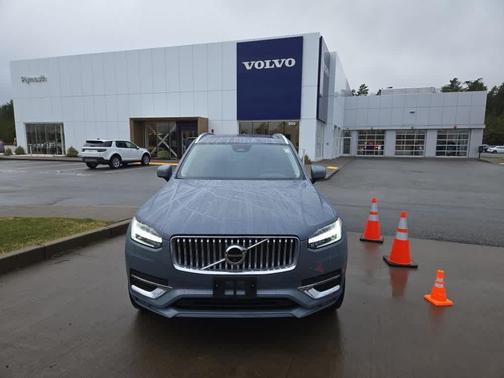 2023 Volvo XC90 B5 Plus