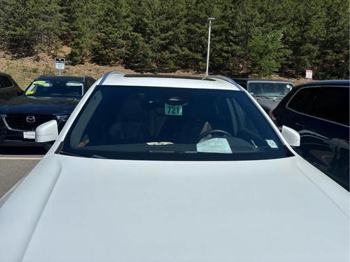 Crystal White Metallic 2023 Volvo XC90 B6 Plus 7-Seater