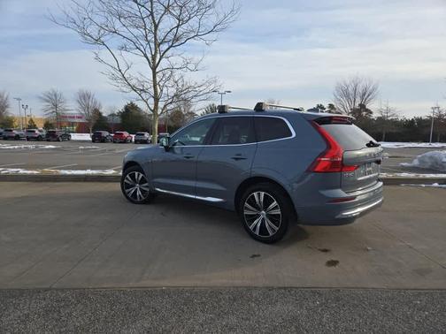 2023 Volvo XC60 B5 Plus Bright Theme