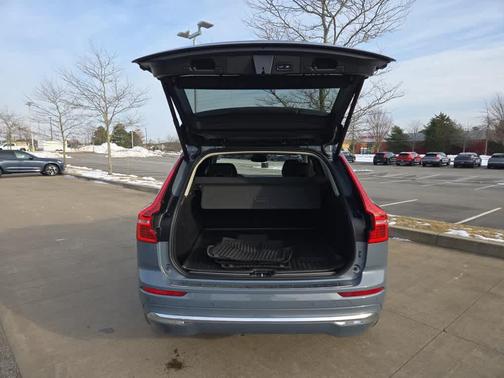 2023 Volvo XC60 B5 Plus Bright Theme