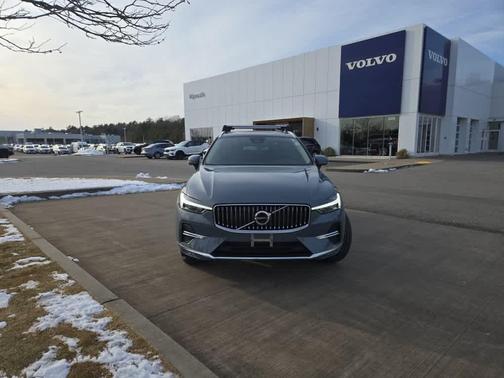 2023 Volvo XC60 B5 Plus Bright Theme