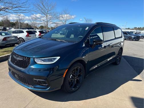 Fathom Blue Pearlcoat 2025 Chrysler Pacifica Limited