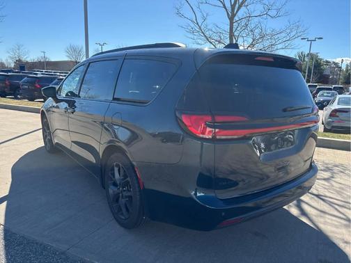 Fathom Blue Pearlcoat 2025 Chrysler Pacifica Limited