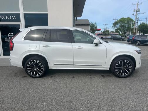 2025 Volvo XC90 B6 Plus 7-Seater