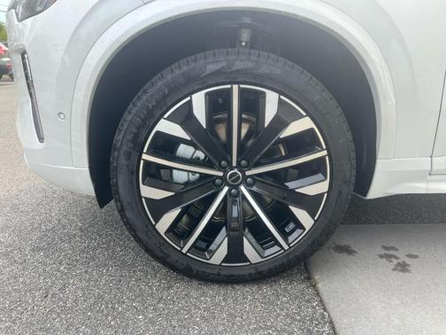 2025 Volvo XC90 B6 Plus 7-Seater