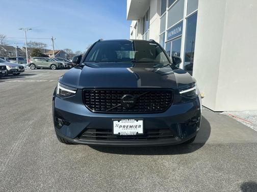 2026 Volvo XC40 B5 Ultra Black Edition