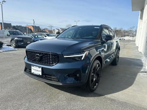 2026 Volvo XC40 B5 Ultra Black Edition