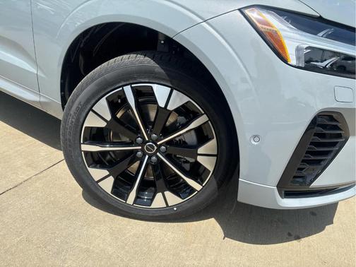 Vapour Grey 2026 Volvo XC60 Plug-In Hybrid T8 Plus