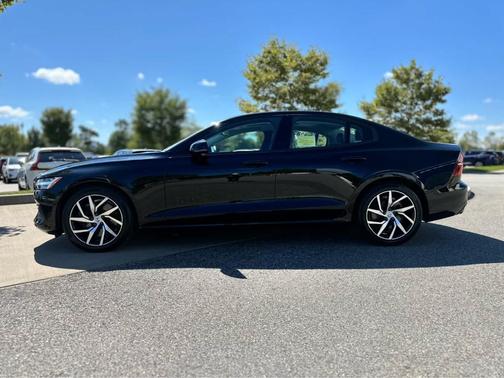 2020 Volvo S60 T6 Momentum