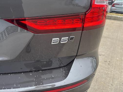 2025 Volvo V60 Cross Country B5 Plus
