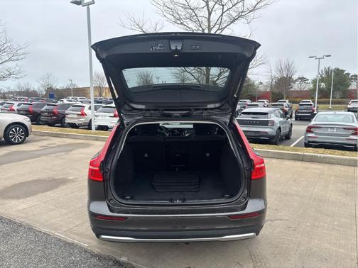 2025 Volvo V60 Cross Country B5 Plus