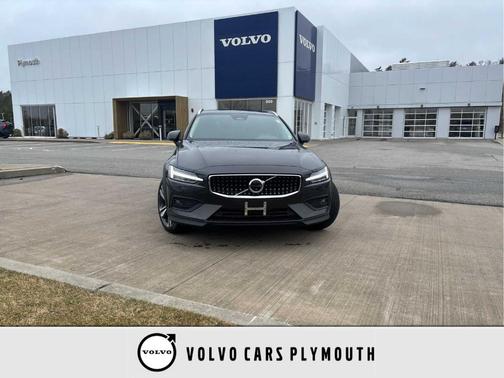 2025 Volvo V60 Cross Country B5 Plus