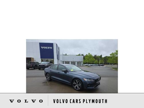 2024 Volvo S60 B5 Core Dark Theme