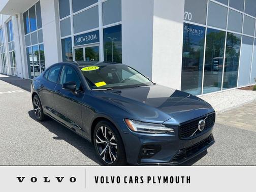 2024 Volvo S60 B5 Core Dark Theme