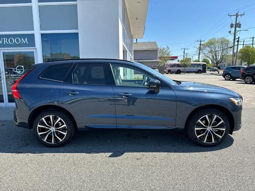 2025 Volvo XC60 B5 Plus