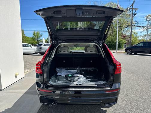 2025 Volvo XC60 B5 Plus