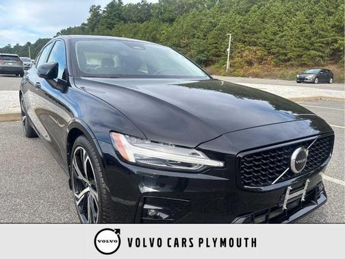 Onyx Black Metallic 2024 Volvo S60 B5 Core Dark Theme