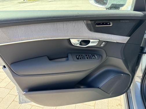 Metallic 2026 Volvo XC90 B6 Ultra 7-Seater