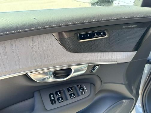 Metallic 2026 Volvo XC90 B6 Ultra 7-Seater