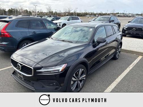 2025 Volvo V60 Cross Country B5 Plus