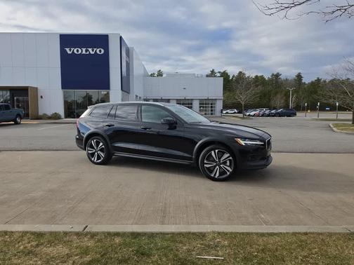 2025 Volvo V60 Cross Country B5 Plus