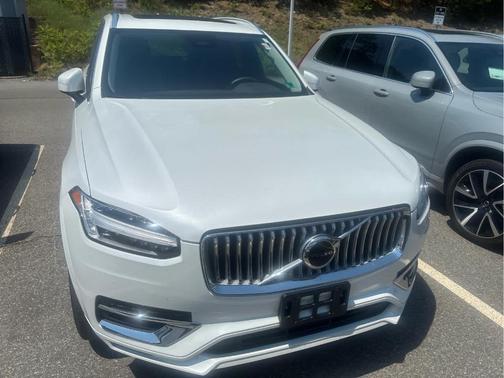 Crystal White Metallic 2025 Volvo XC90 B5 Core
