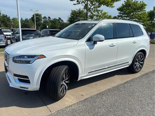 Crystal White Metallic 2025 Volvo XC90 B5 Core