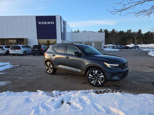 2026 Volvo XC40 B5 Plus