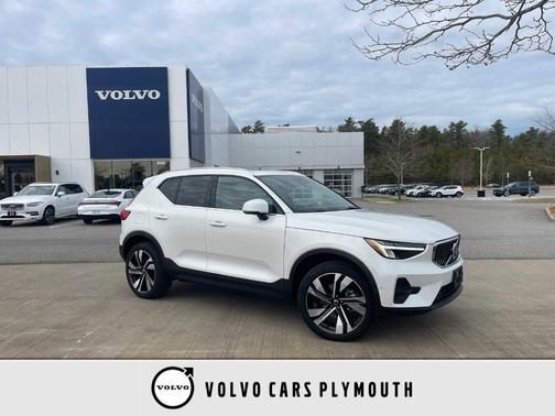 2024 Volvo XC40 B5 Plus Bright Theme